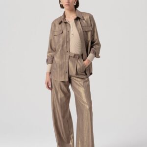 Totaallook met matching blazer voor een stijlvolle set.