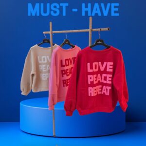 3 truien met print love peace repeat