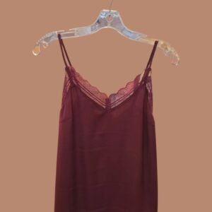Top: burgundy silhouet