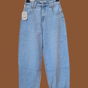 Broek: blauwe barrelmodel jeans