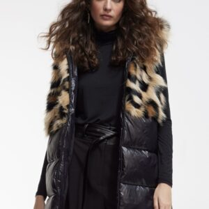 Bodywarmer lolacasademunt met kap en dierenprint.