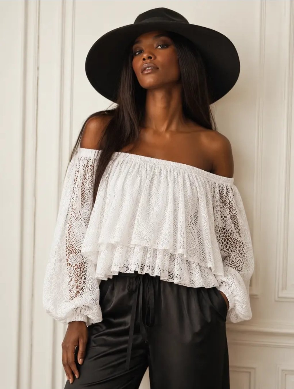 Blouse in opengewerkte kant boho-stijl, verkrijgbaar in wit en chocoladekleur. - Afbeelding 2