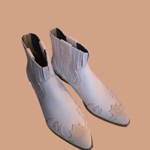 DWRS cowboylaarzen in een gebleekte oudroze tint.