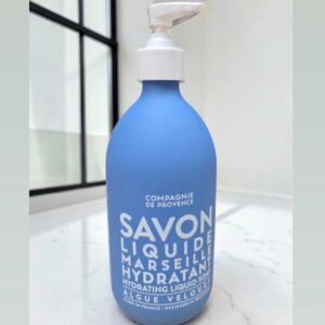 Marseillezeep met pomp in een handige, decoratieve fles, blauw 495 ml.