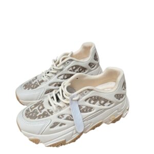 Sneakers beige met taupkleurige details
Maat 37