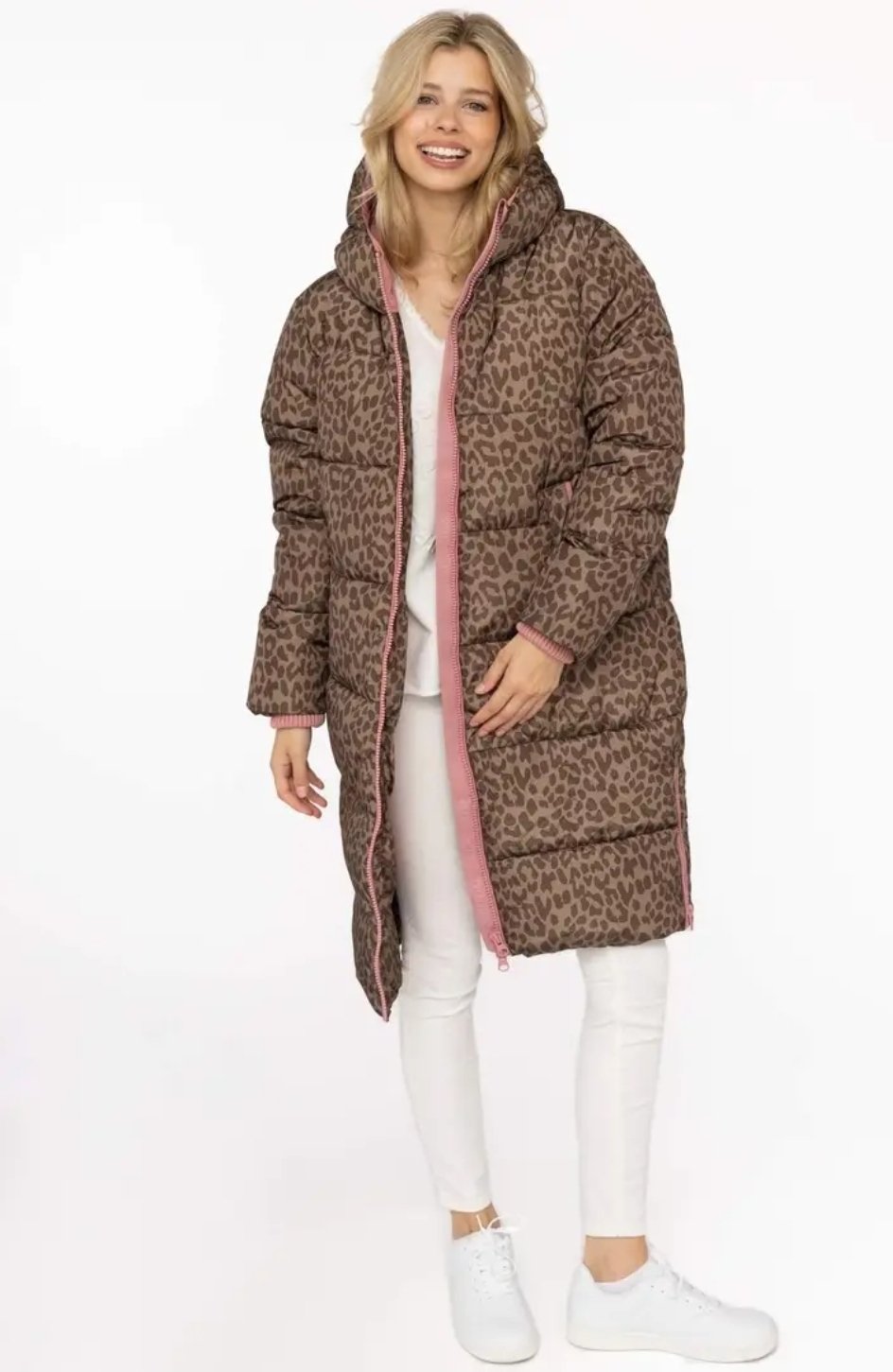 Jas: halflange doorstikte, gewatteerde jas met capuchon leopard taupe / roos