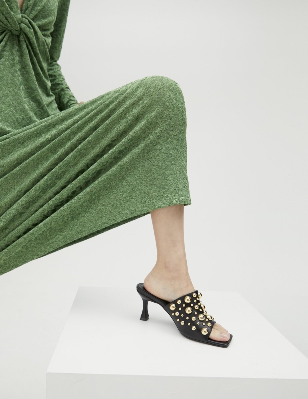 Schoenen: slipper leder lolacasademunt zwart met studs - Afbeelding 2