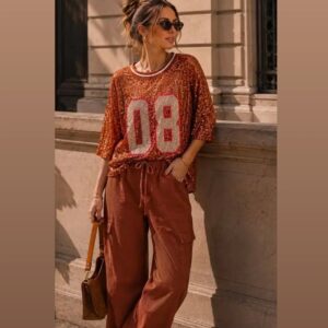 T-shirt met korte mouwen en pailletten, uitvoering 08.Terracotta en wit.
