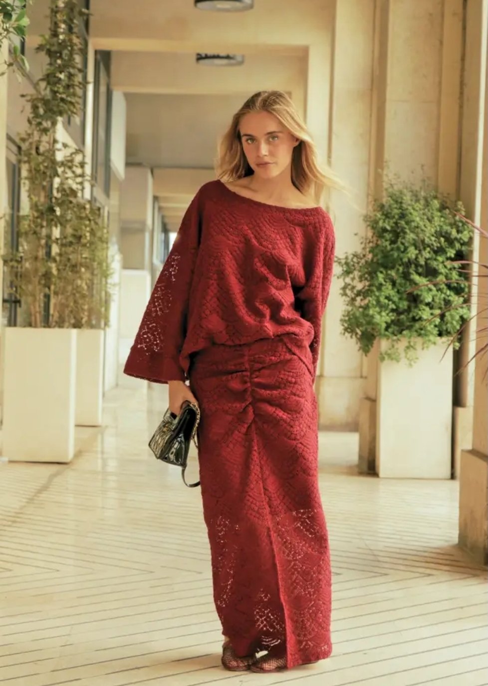 Blouse bordeaux met brede mouwen - Afbeelding 4