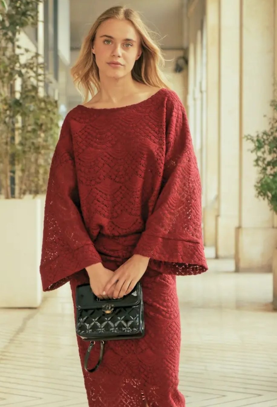 Blouse bordeaux met brede mouwen - Afbeelding 2