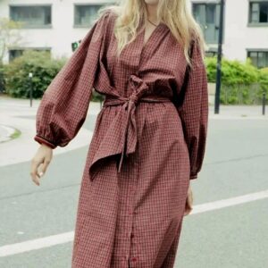 jurk bordeaux met ruitjes, lang los model met knopen