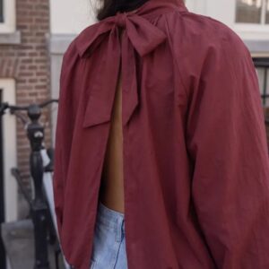 blouse bordeaux met achteraan strik